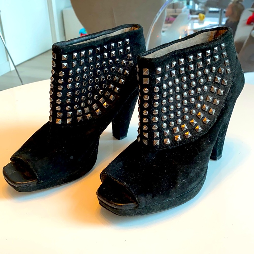 Kenneth Cole peep toes